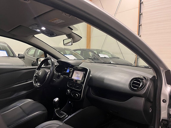 Renault Clio 11 of 17