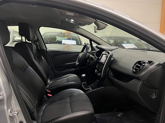 Renault Clio 10 of 17