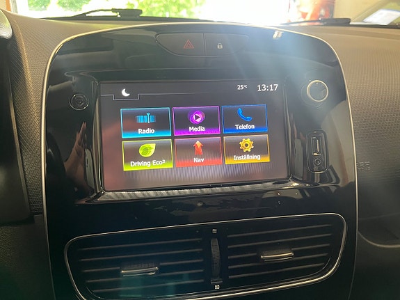 Renault Clio 17 of 17