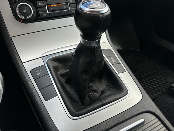 Volkswagen Passat 16 of 24