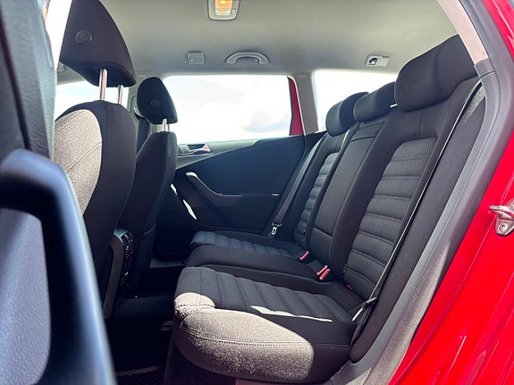 Volkswagen Passat 19 of 24