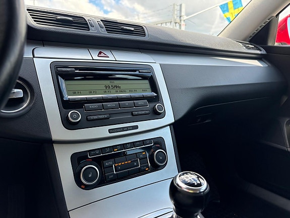 Volkswagen Passat 15 of 24