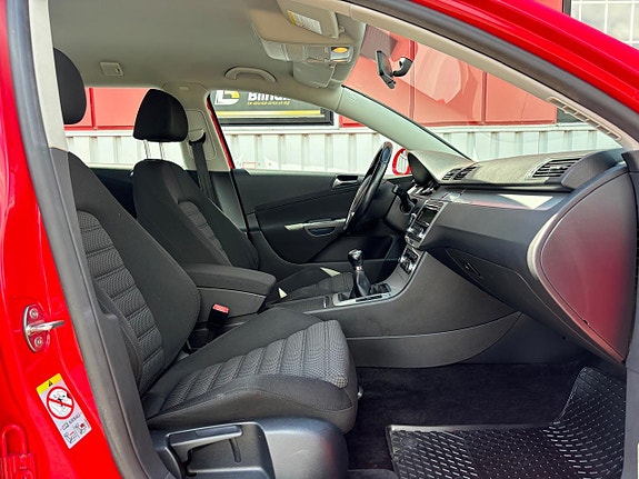 Volkswagen Passat 18 of 24