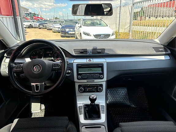 Volkswagen Passat 9 of 24