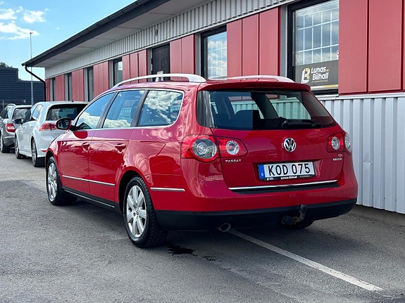 Volkswagen Passat 4 of 24