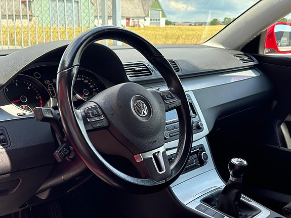 Volkswagen Passat 8 of 24