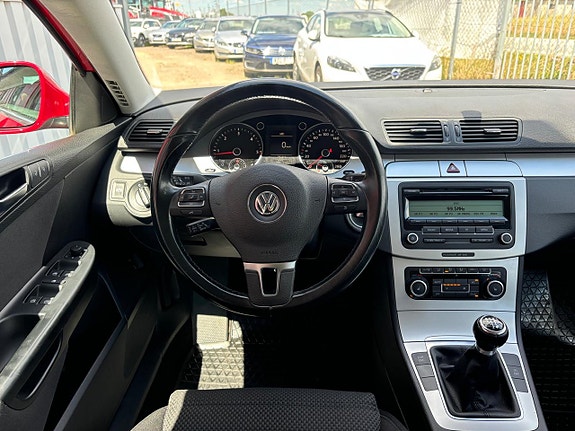 Volkswagen Passat 10 of 24