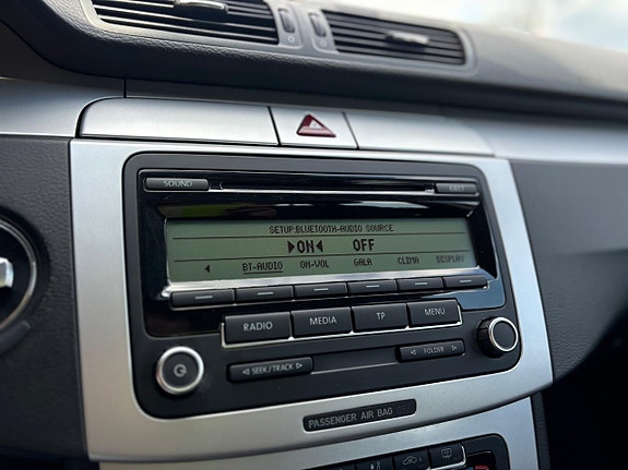 Volkswagen Passat 14 of 24