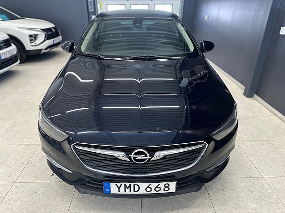 Opel Insignia 2 of 5