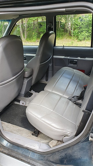 Ford Explorer 4 of 5