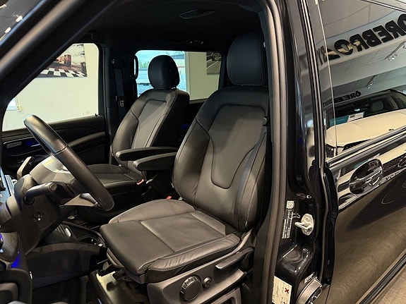 Mercedes-Benz V300 11 of 30