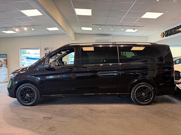 Mercedes-Benz V300 30 of 30