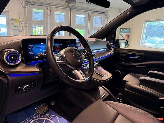 Mercedes-Benz V300 7 of 30