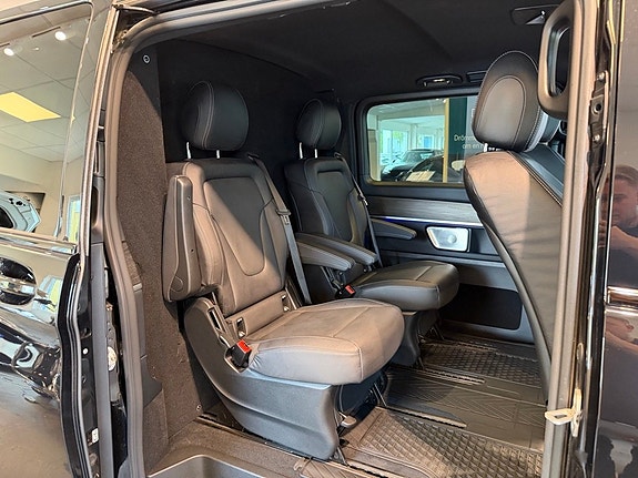 Mercedes-Benz V300 27 of 30