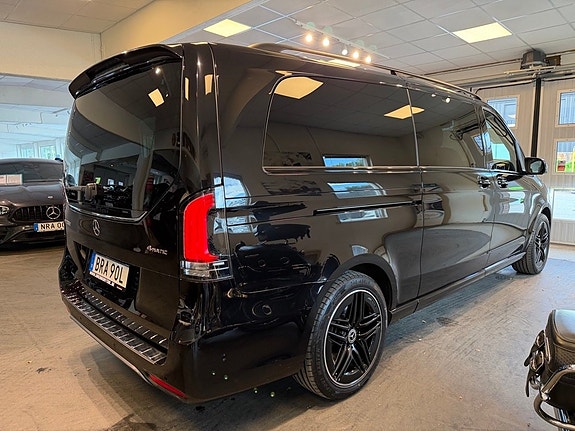 Mercedes-Benz V300 4 of 30
