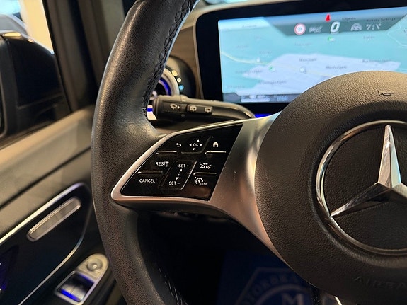 Mercedes-Benz V300 18 of 30