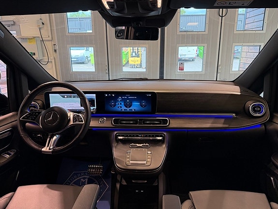 Mercedes-Benz V300 5 of 30