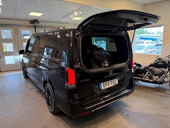 Mercedes-Benz V300 25 of 30