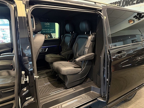 Mercedes-Benz V300 29 of 30