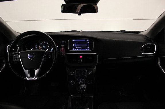 Volvo V40 11 of 16