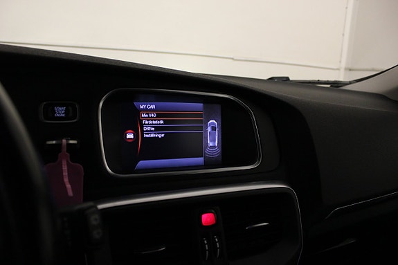 Volvo V40 14 of 16