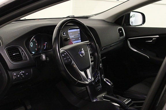 Volvo V40 9 of 16
