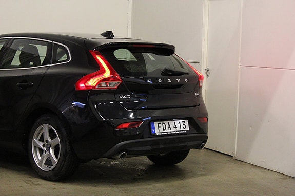 Volvo V40 8 of 16
