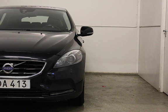 Volvo V40 4 of 16