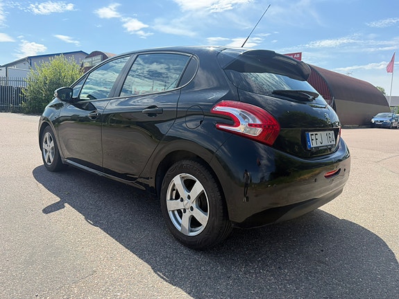 Peugeot 208 5 of 5