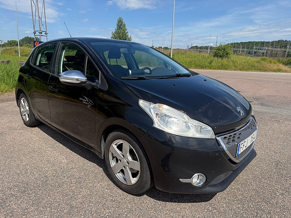 Peugeot 208 3 of 5