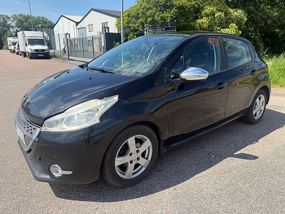 Peugeot 208 2 of 5