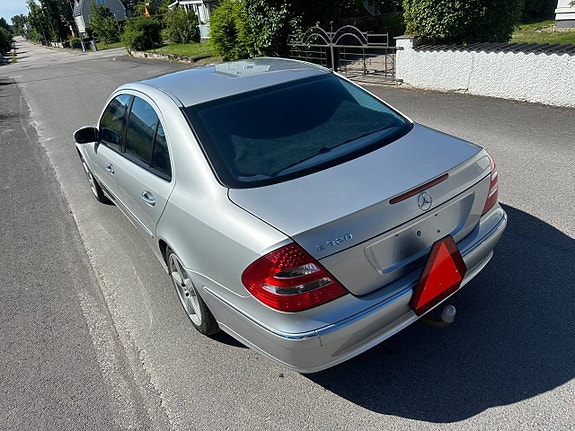 À-traktor Mercedes E 320 Nybesiktad Epa 2 of 11