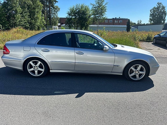 À-traktor Mercedes E 320 Nybesiktad Epa 6 of 11