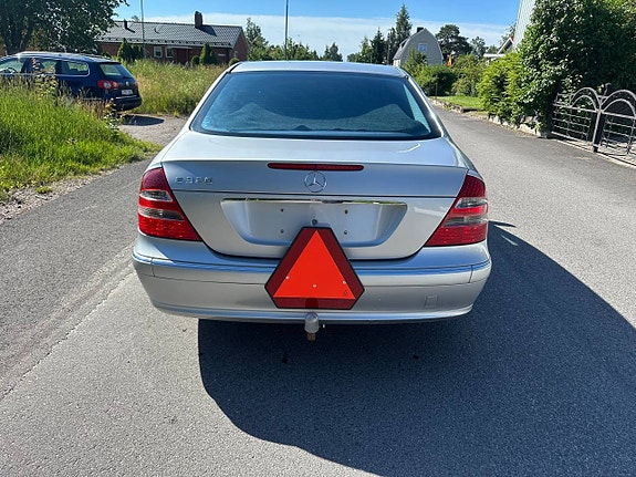 À-traktor Mercedes E 320 Nybesiktad Epa 4 of 11
