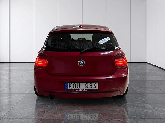 BMW 118d 4 of 5