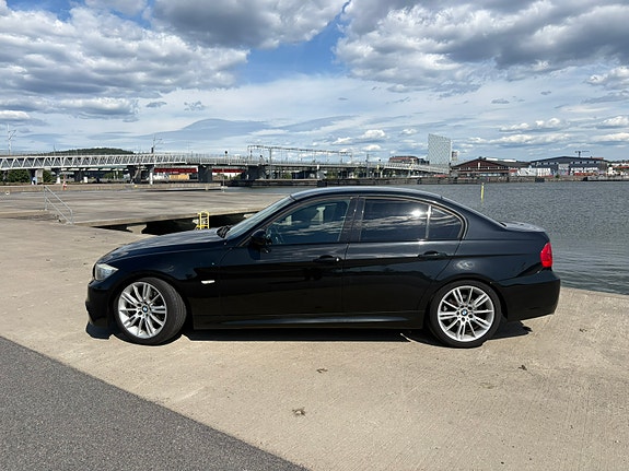 BMW 325i 2 of 5