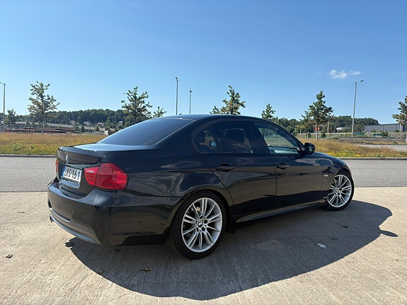 BMW 325i 4 of 5