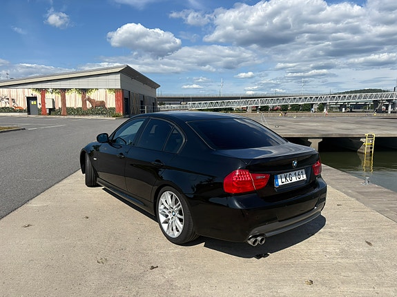 BMW 325i 3 of 5