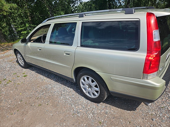 Volvo V70 4 of 5