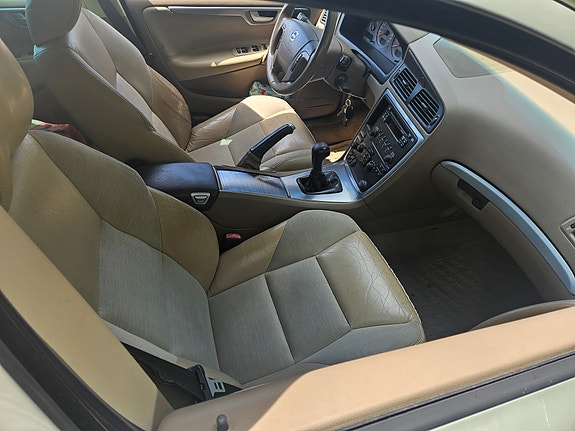 Volvo V70 5 of 5