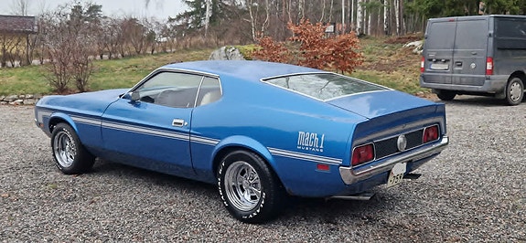 Ford Mustang 3 of 4