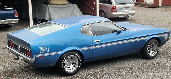 Ford Mustang 2 of 4