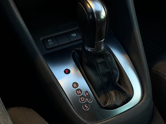 Volkswagen Golf VI 16 of 24
