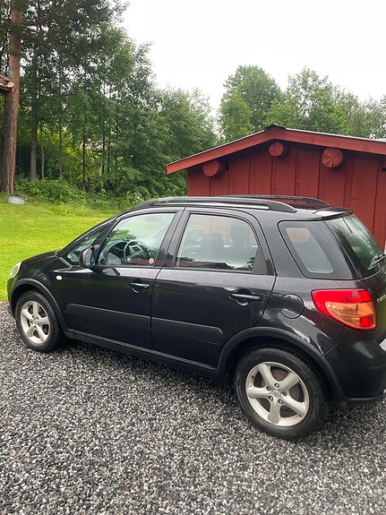 Suzuki SX4 2 of 5
