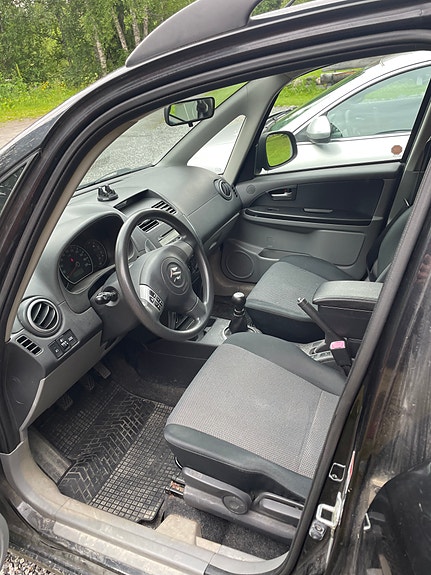 Suzuki SX4 4 of 5