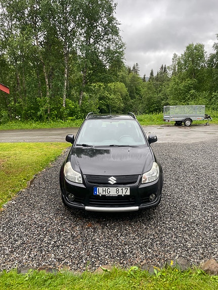 Suzuki SX4 3 of 5