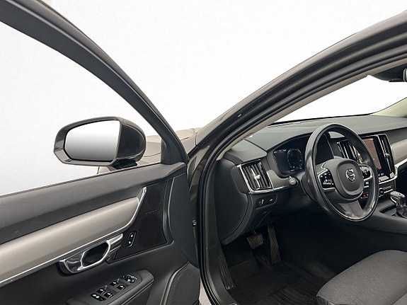Volvo V90 10 of 30