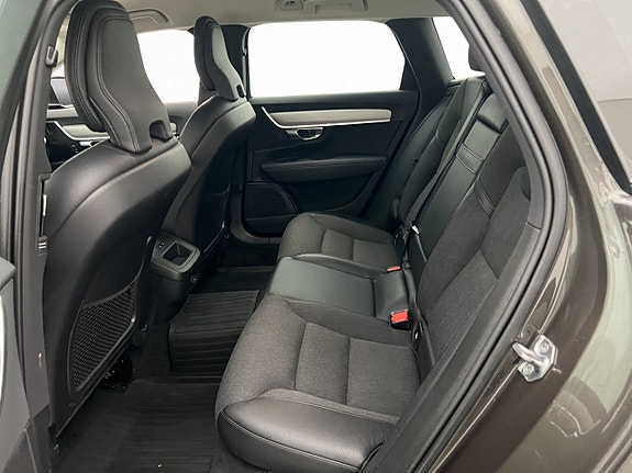 Volvo V90 26 of 30