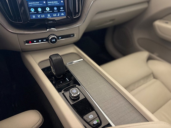 Volvo XC60 15 of 23