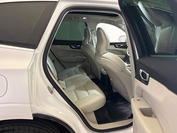 Volvo XC60 9 of 23
